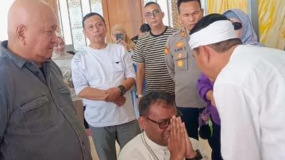 Kang Dedi Mulyadi Membantu Pelunasan Kredit Macet Gereja di Cianjur